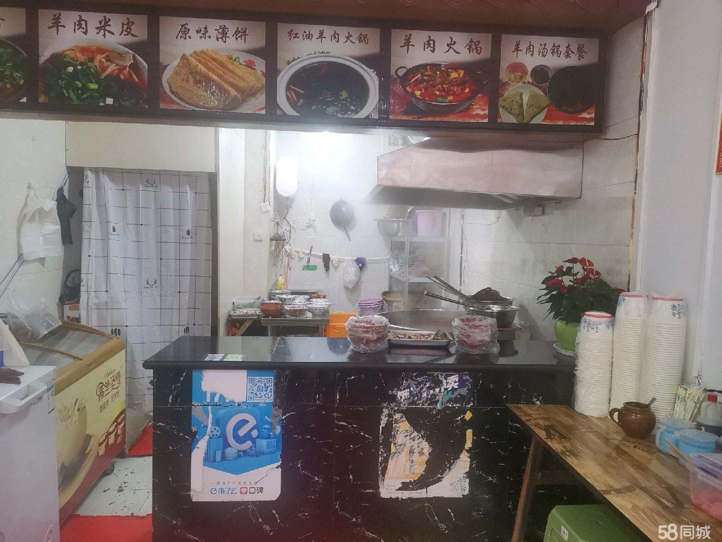 (转让)室内宽敞明亮，小区门口，人流大,