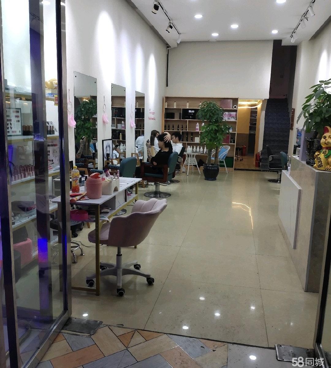 (转让)房东直租房店铺位于繁华路段