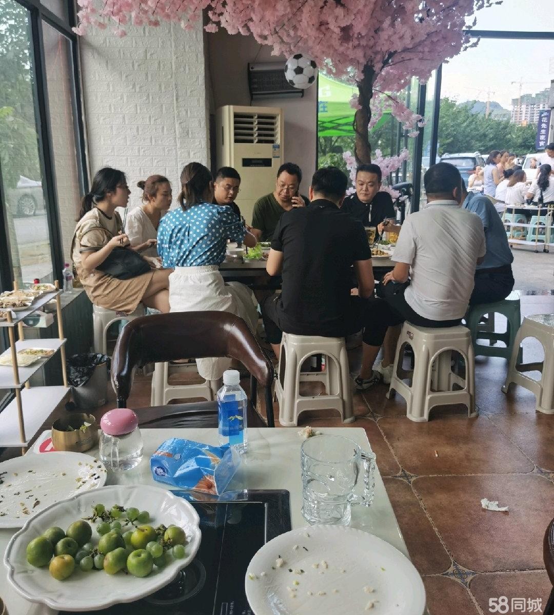 (转让)临街门面，停车方便，可摆外面