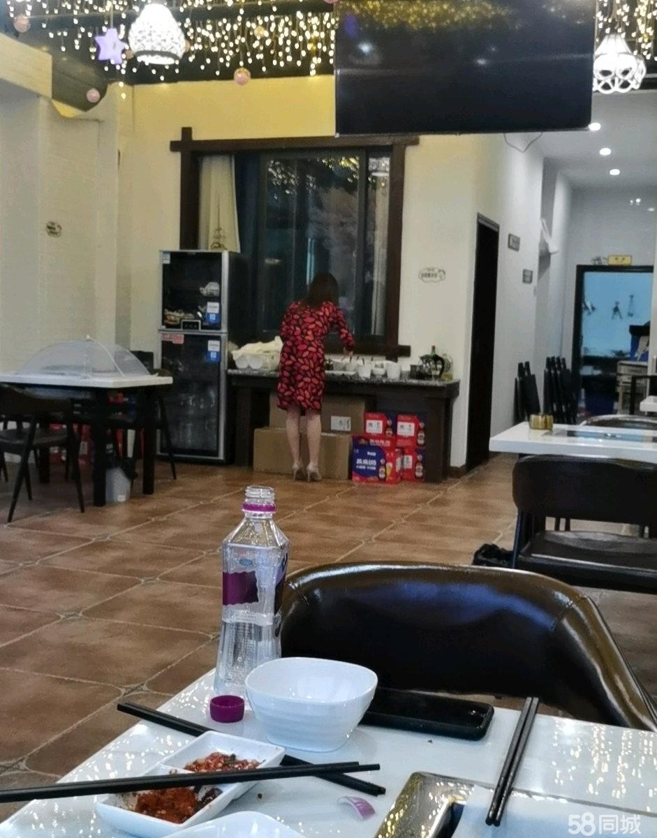 (转让)临街门面，停车方便，可摆外面