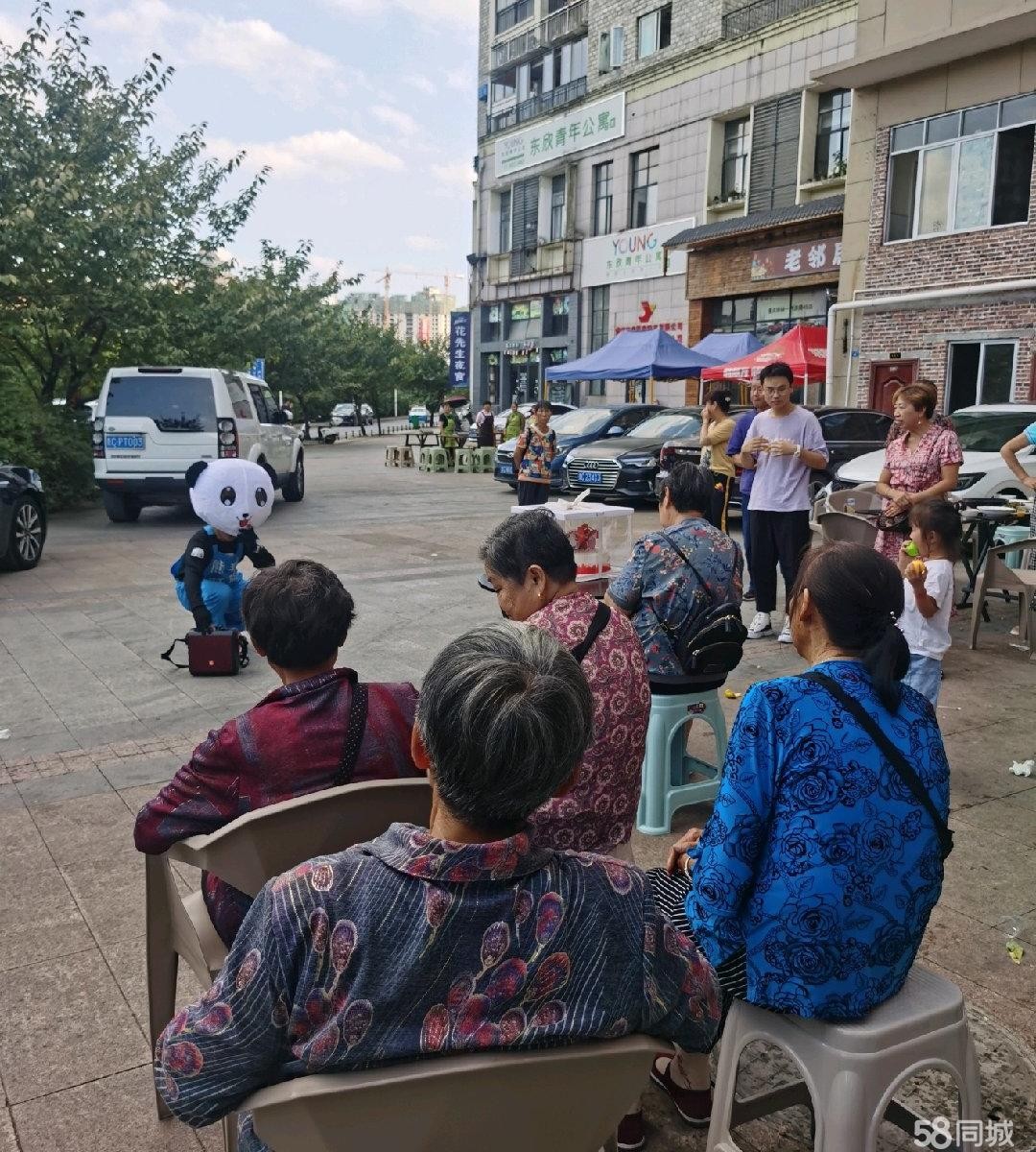 (转让)临街门面，停车方便，可摆外面