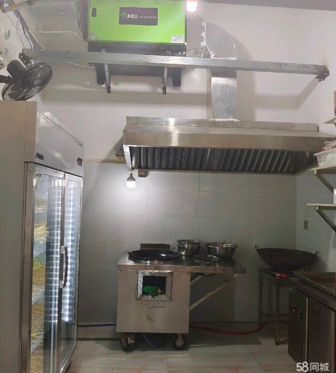 (转让)店面是个双门面，房租特别便宜，门口有块坝子可以用。