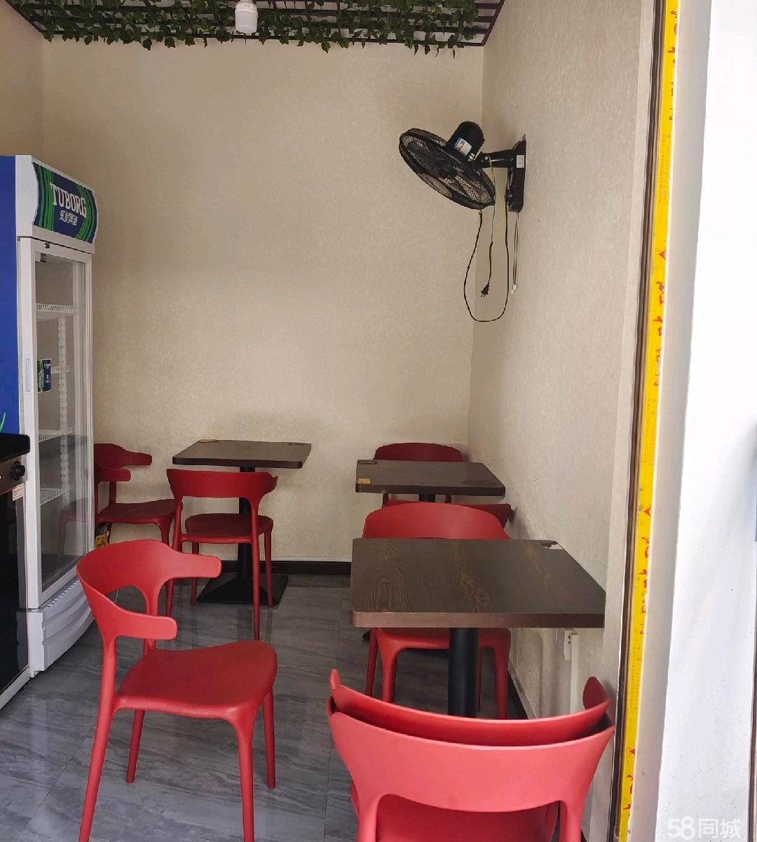 (转让)店面是个双门面，房租特别便宜，门口有块坝子可以用。