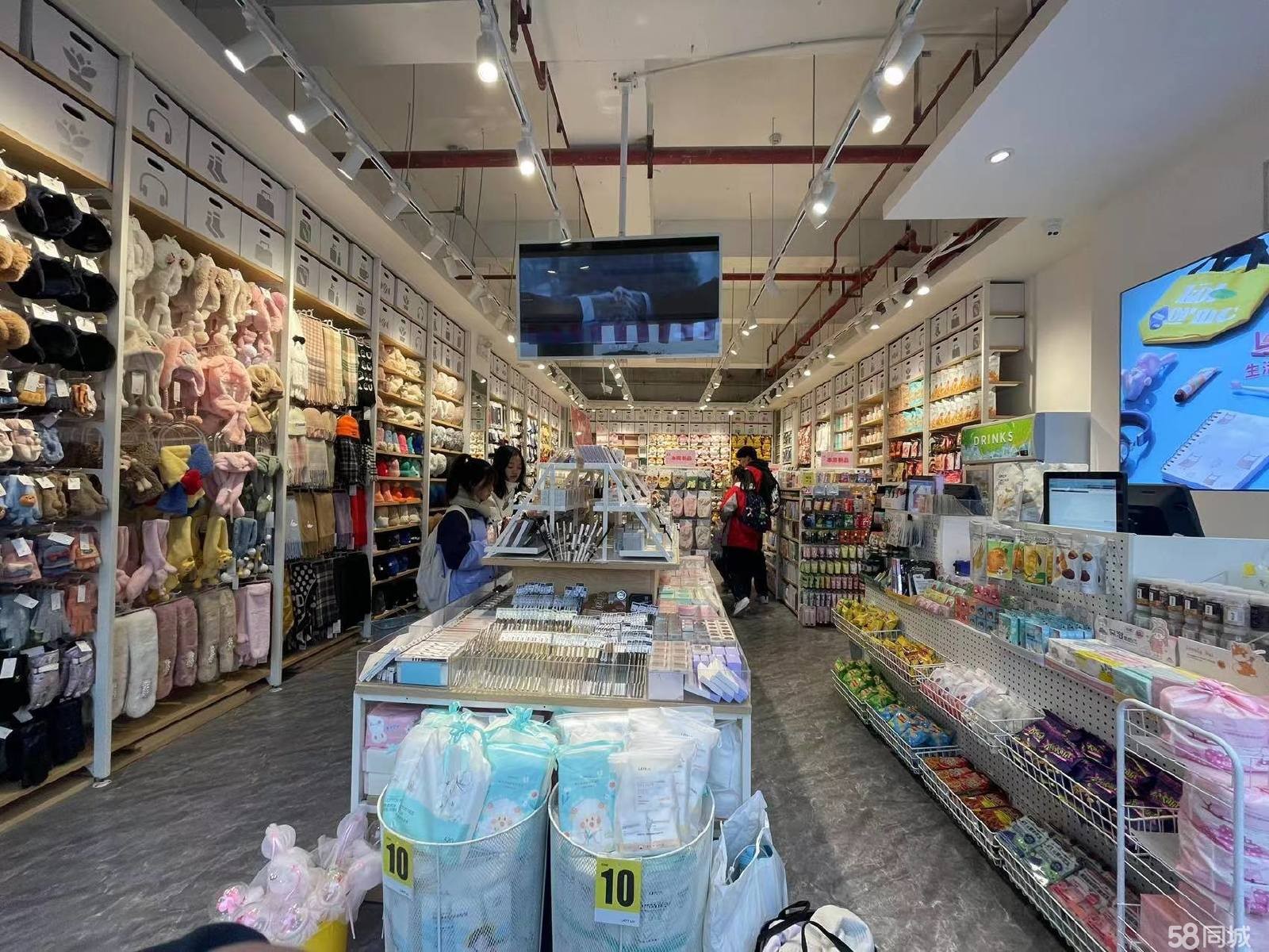 (转让)在屈臣氏和小米中间，店里生意不错的