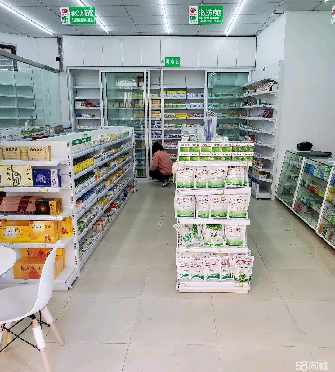 (转让)大型小区正侧门，外地有其它生意无瑕管理，双店同转