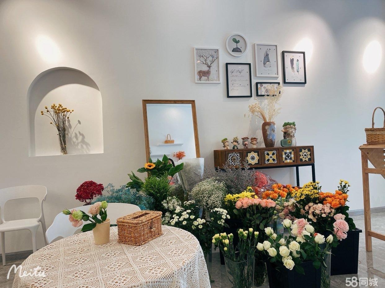 (转让)成熟临街门面转让!可经营范围:花店、美容、美发、服装等-.