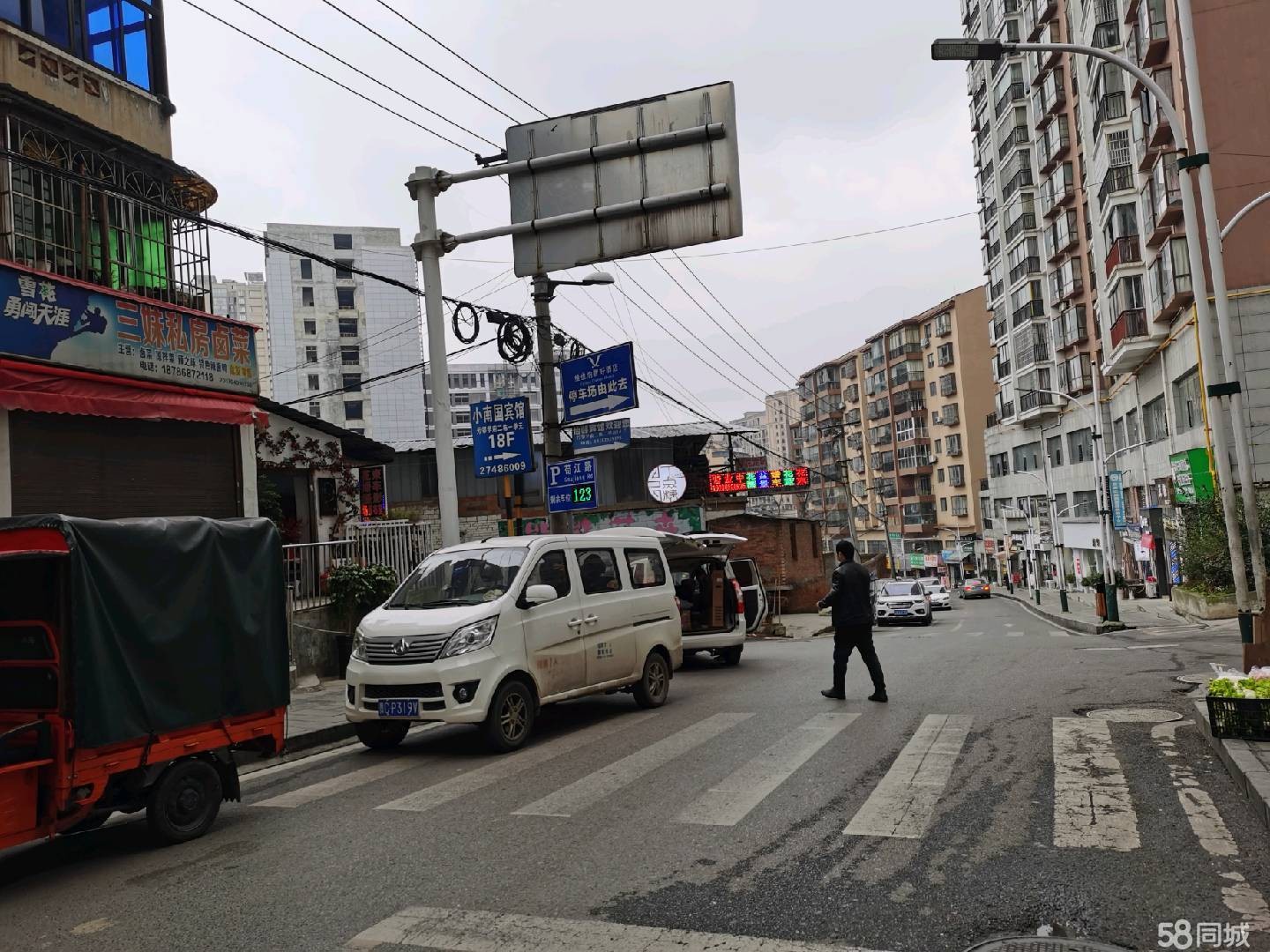 (转让)小区门口，人流量大，有酒店，在建医院