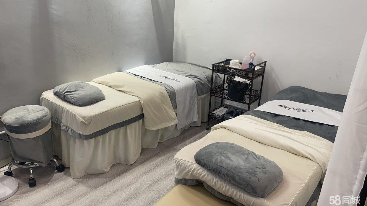 (转让)店铺的地理位置以及周边居住环境非常好店铺工作室都非常适合!