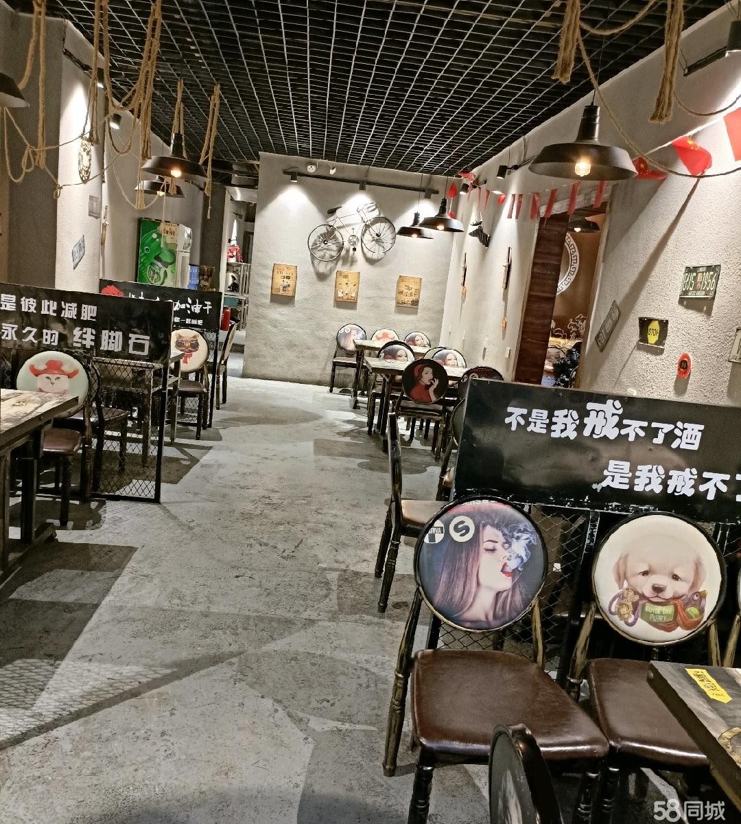 (转让)邻街旺铺,在两个大型小区中间。