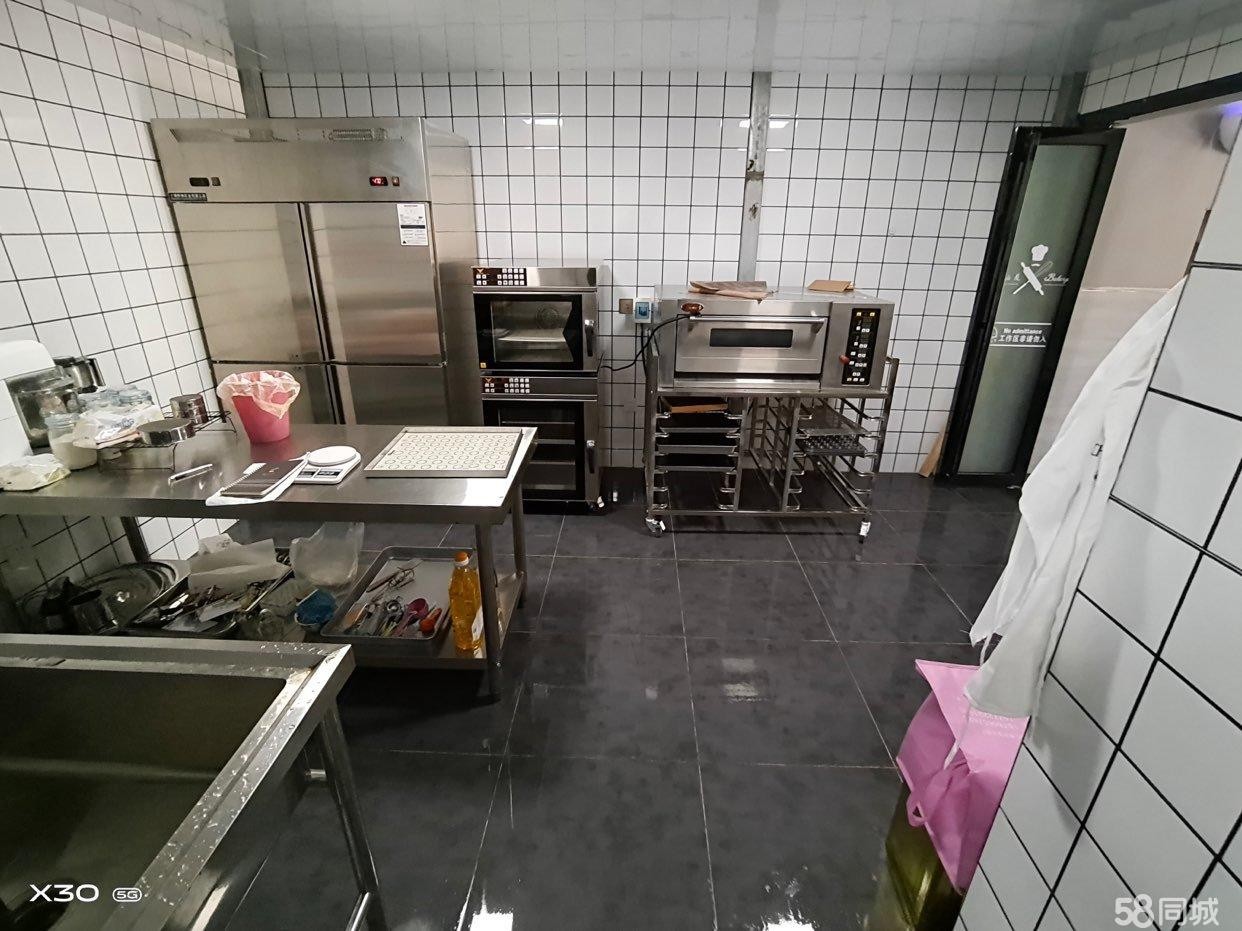 (转让)临街双门头，烘焙店咖啡馆接手即可经营，精装修非中介