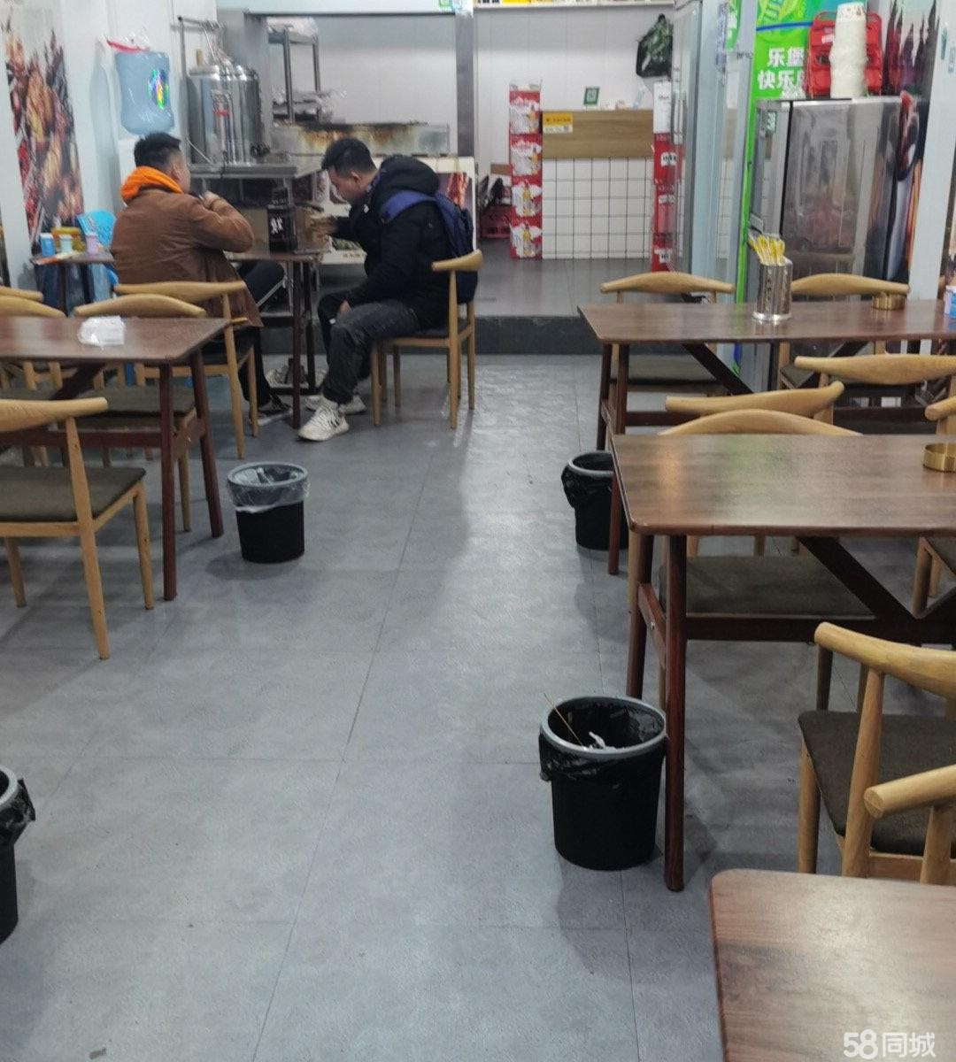 (转让)做餐饮夜宵很适合，冰箱，烤炉，家居都是新的