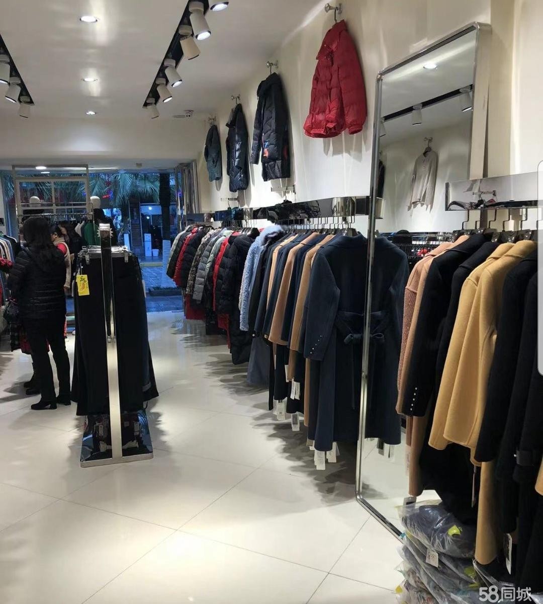 (转让)经营中的成人股装店旺铺转租