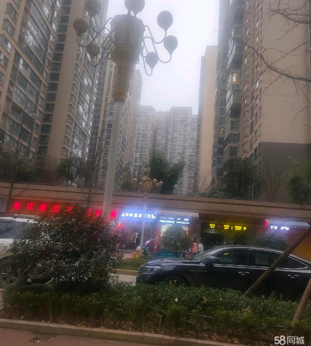 (转让)国酒城三期大门口聚黔黄娴鸡转让