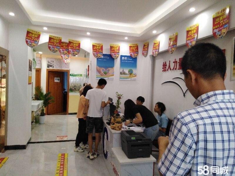 (转让)精装修办公场地转让:楼层适中，人流大，带有厨房宿舍食堂!