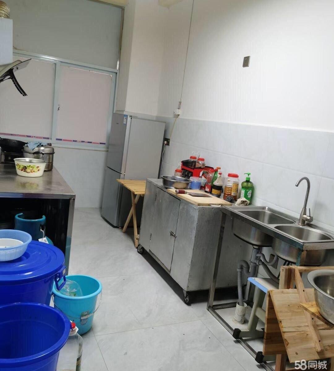 (转让)精装修办公场地转让:楼层适中，人流大，带有厨房宿舍食堂!