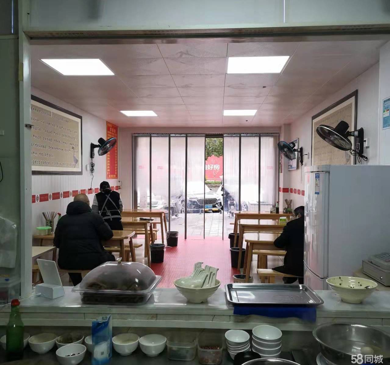 (转让)东欣彩虹城后门旺铺转让,押金1w租金半年一付转让费可面议