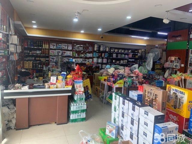 (转让)店铺处于小区高层门口。