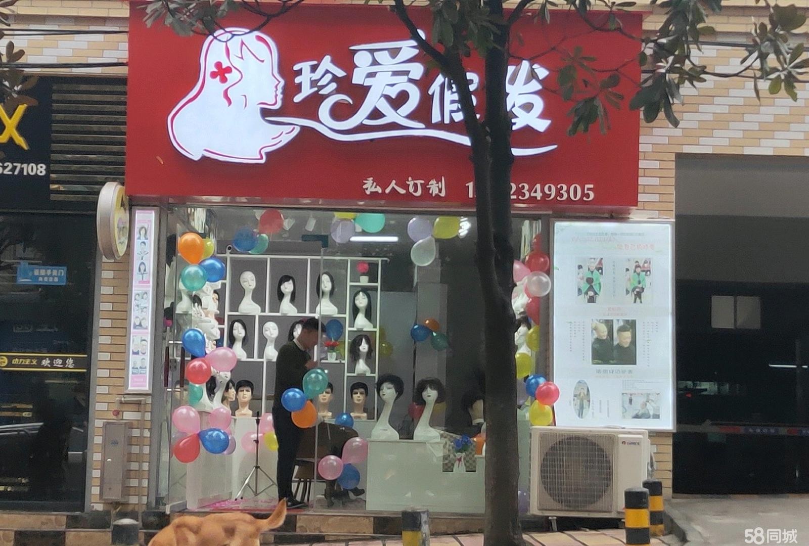(转让)停车场门口，交通方便