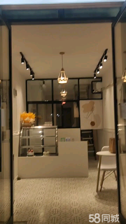 (转让)因本人要去外地,低价转让甜品店,位于朝阳小学正对面