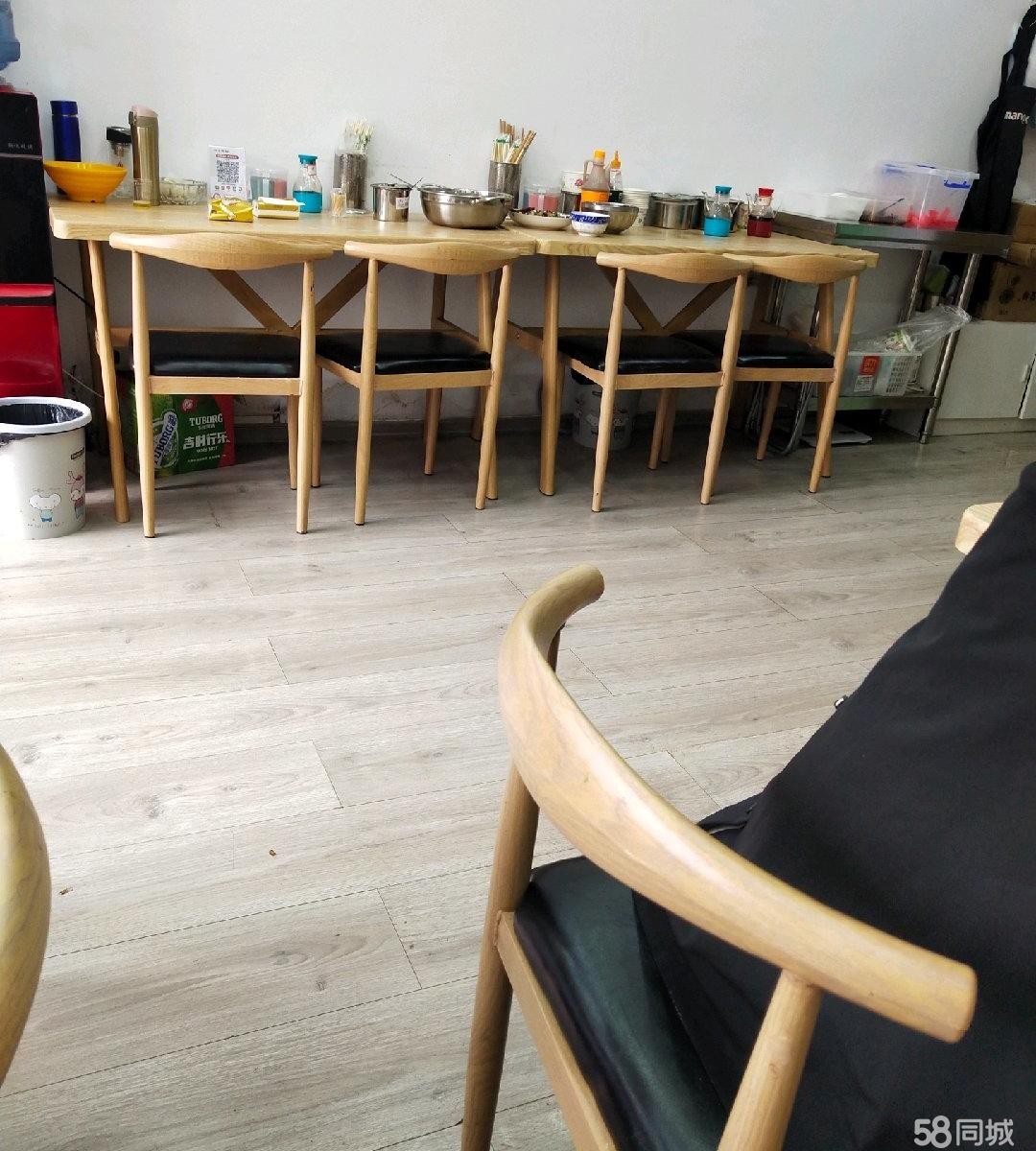 (转让)位于老城小学正门对面，可以做文具，美发，美容，餐饮