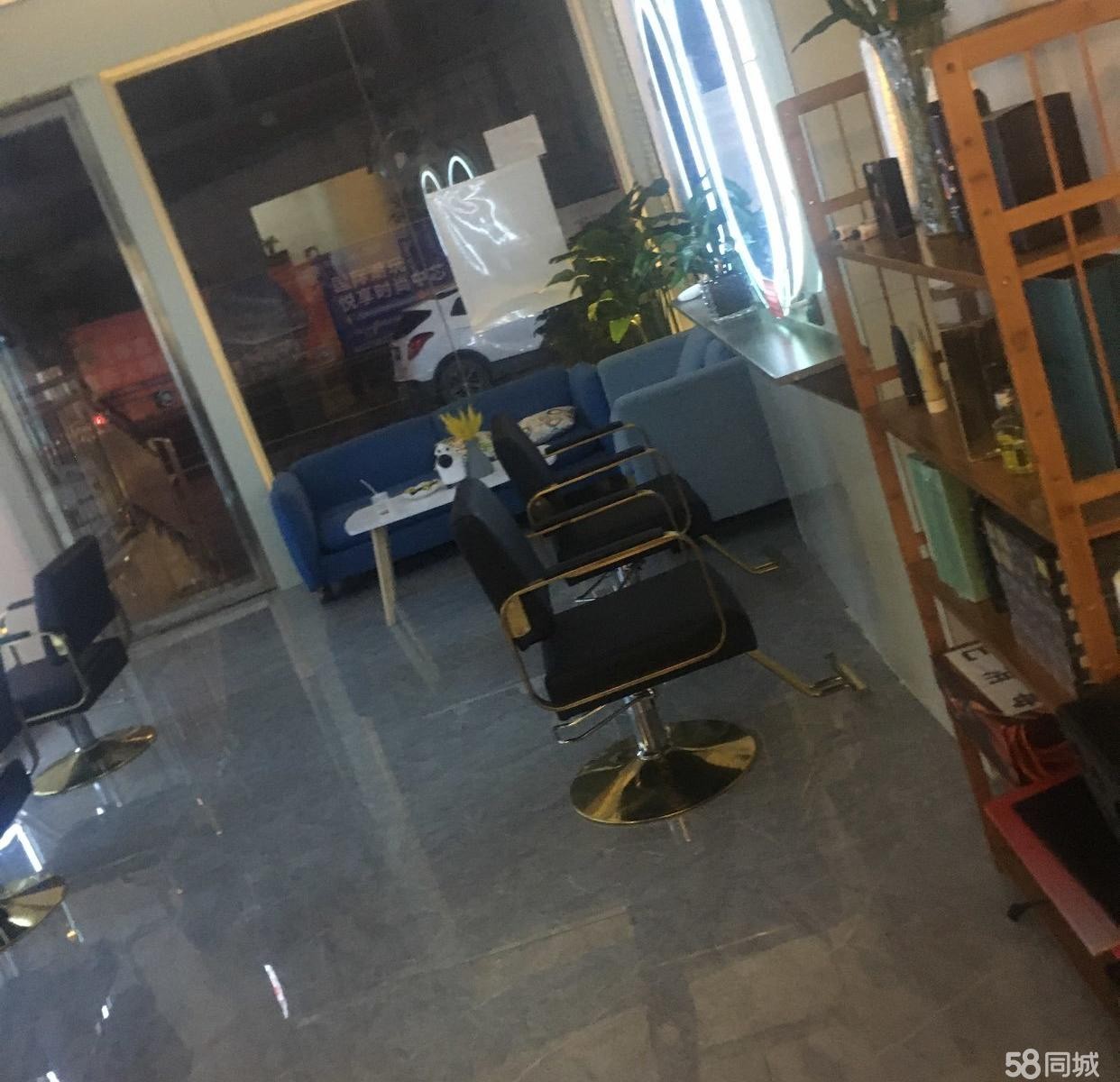 (转让)美发店转让，吾悦广场咐近，客源稳定,