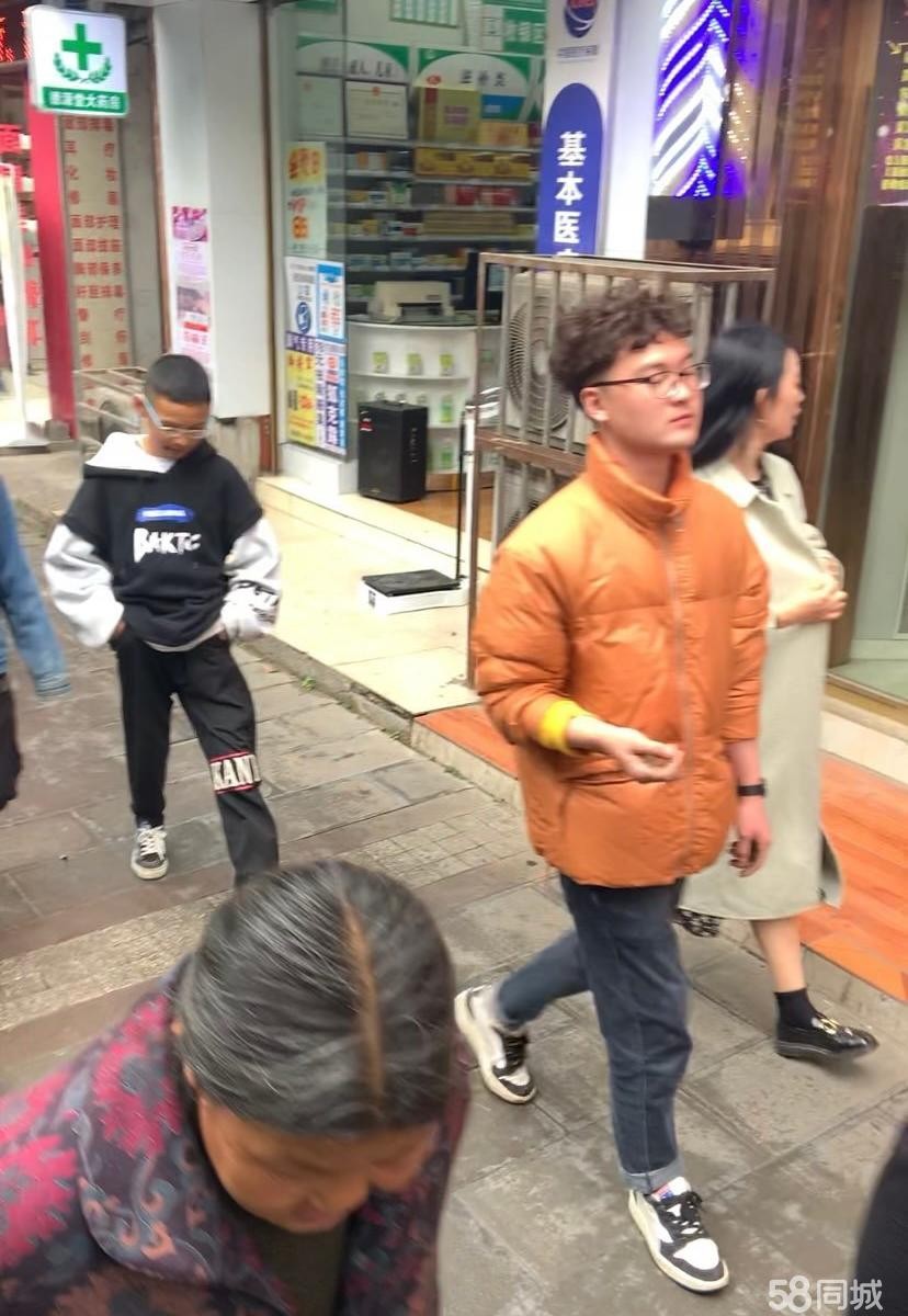 (转让)这- -排街就我一家美发容店，每天客量40-60