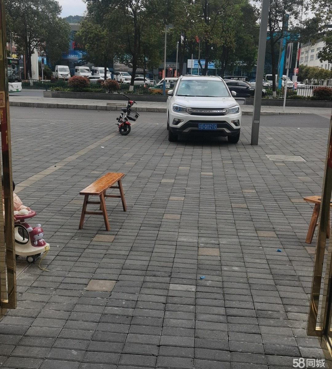 (转让)临街旺铺转让，做餐饮接手就可经营