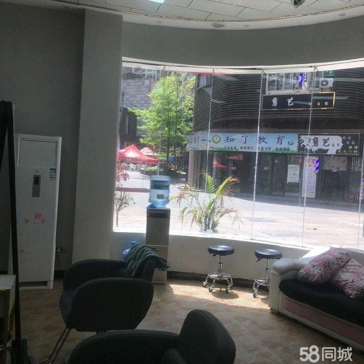 (转让)到手可经营可用空间大门外可摆摊