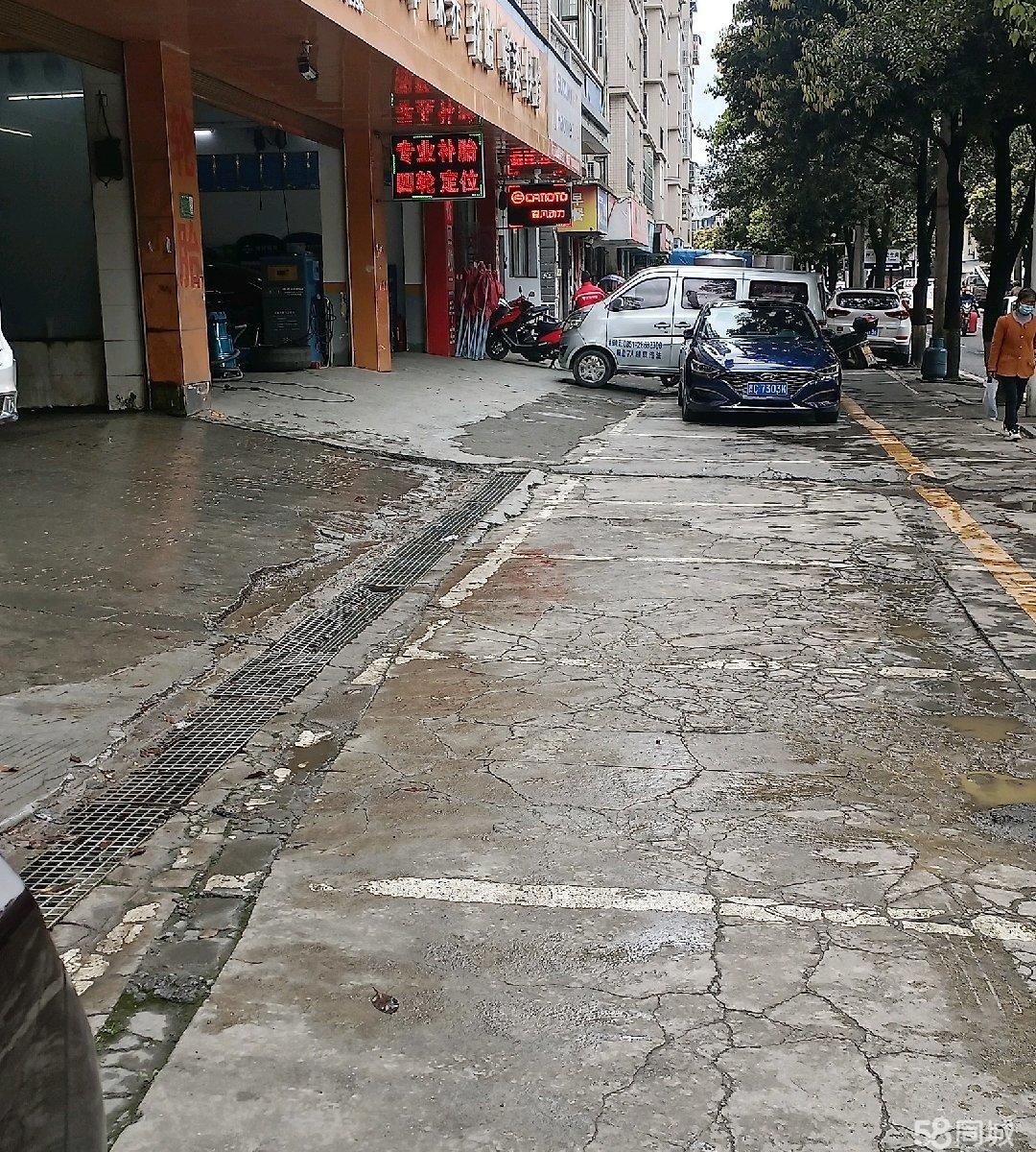 (转让)8个门面，地理位置好，还有半年房租