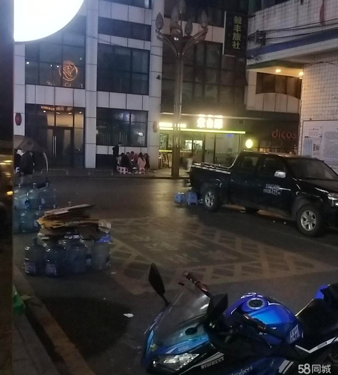 (转让)方圆荟购物广场德克士旁