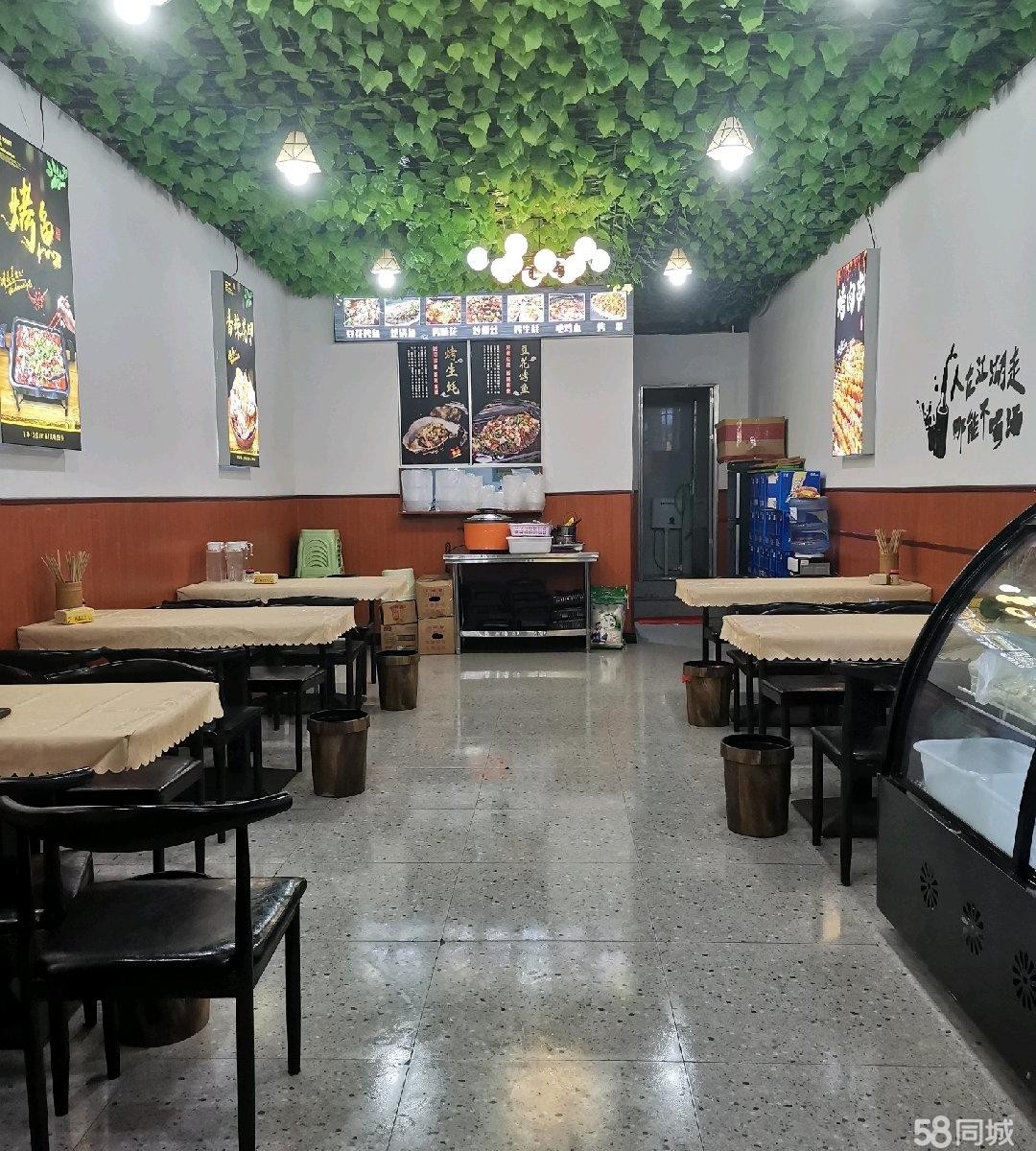 (转让)店铺周边有几个成熟小区有固定客源坝坝宽敞方便停车