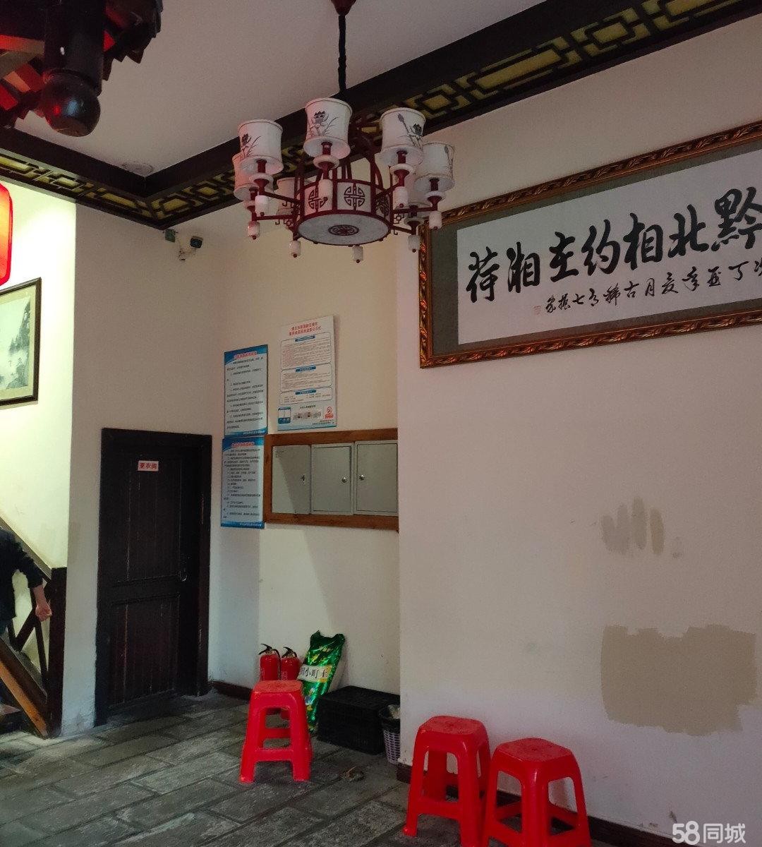 (转让)整好在红绿灯黔北老街大门口位置理想