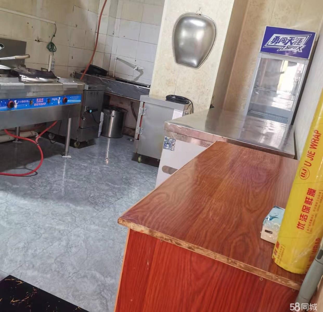 (转让临街铺面，一大厅，两个包房,