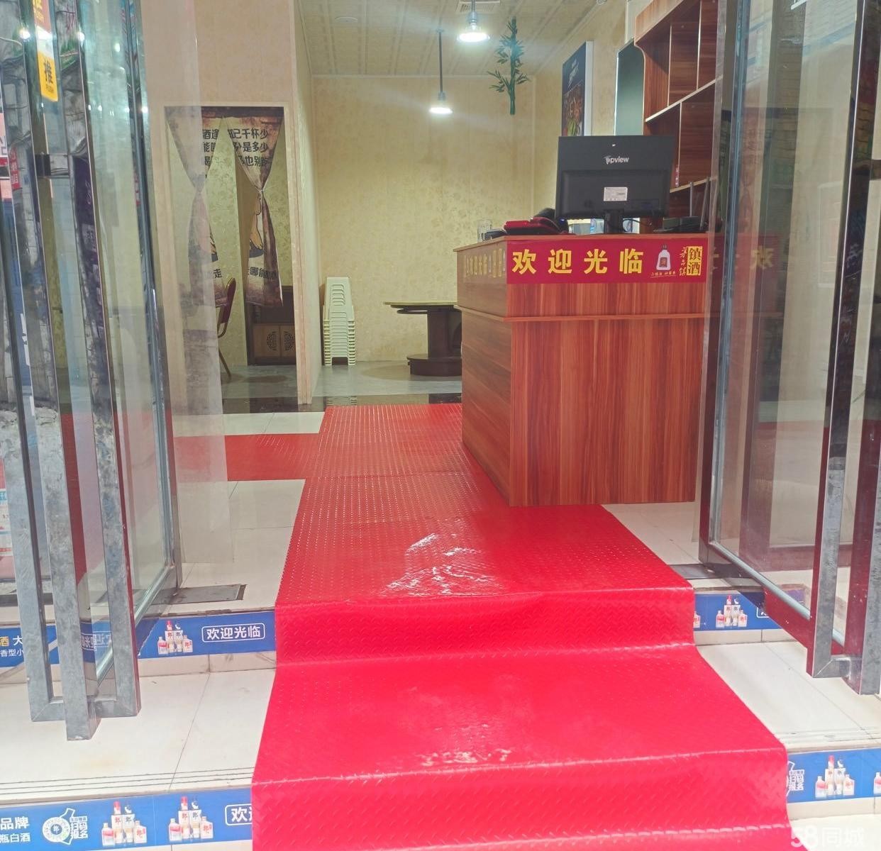 (转让临街铺面，一大厅，两个包房,