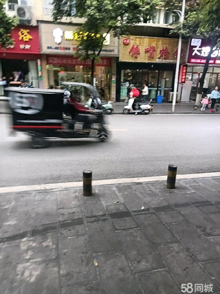 (转让)旺铺转让，因合伙人意见不和，有房租有压金，低价转让。。