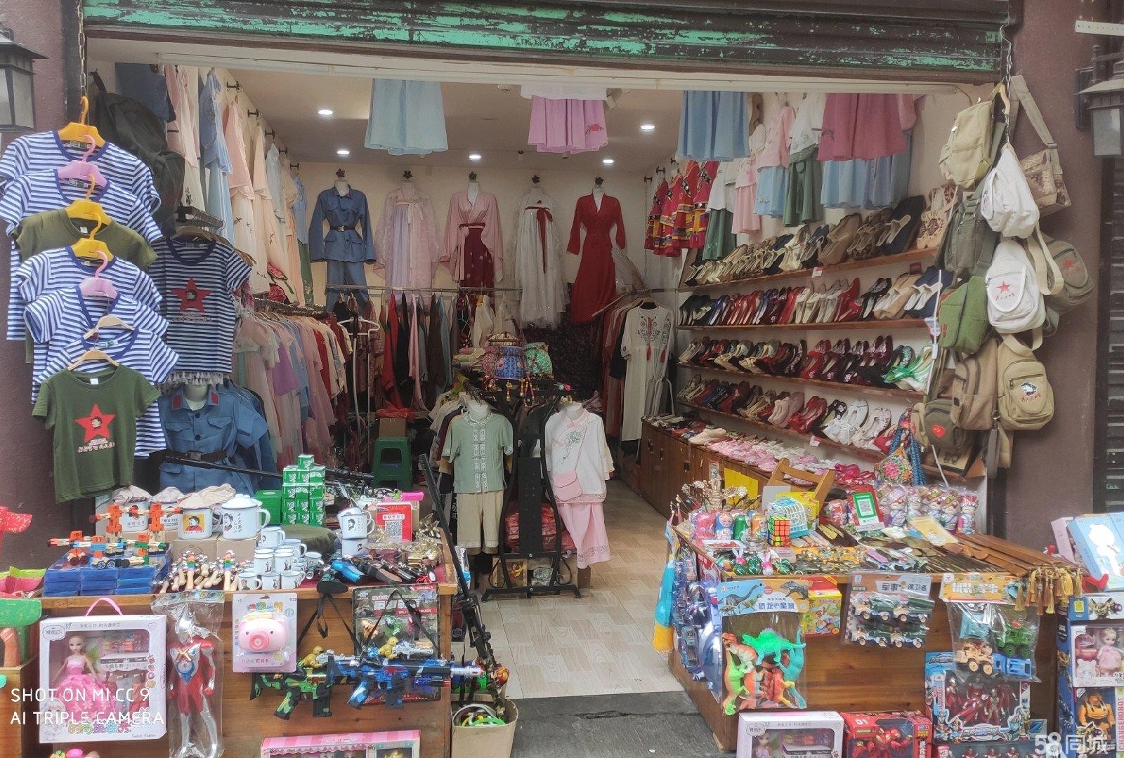 (转让)店铺位于红军街中段，人流量大，游客多，位置很好，周边还有学校