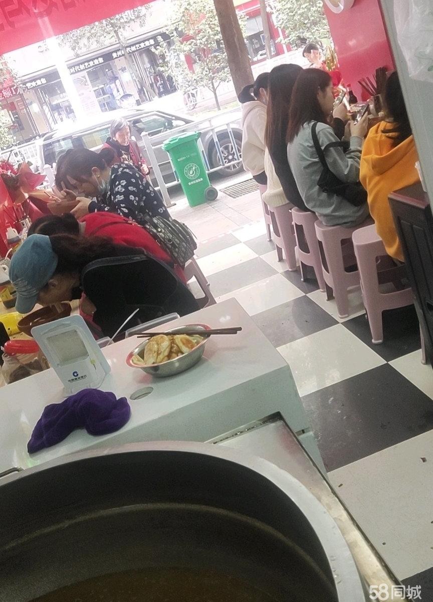 (转让)门面方正好用，人流大，处于市中心，水电费便宜。