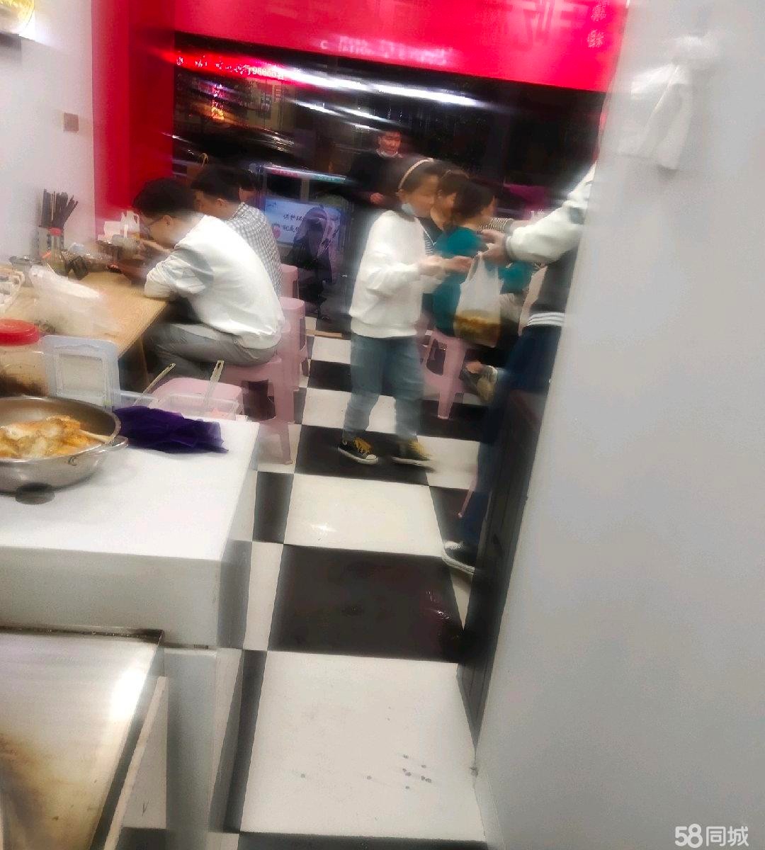 (转让)门面方正好用，人流大，处于市中心，水电费便宜。