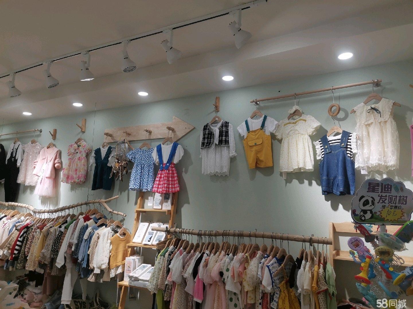 (转让)本店在三转盘永辉超市入口旁,可经营服装,奶茶,花店，美甲类等