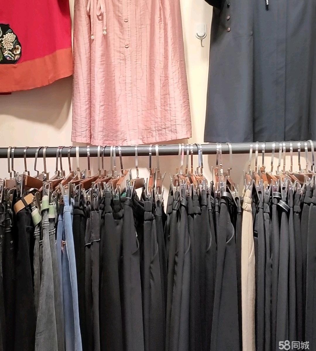 (转让)服装店转让,成本低,位置好。空铺转。带货转面议。中介勿扰