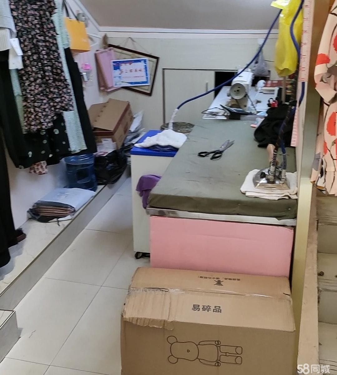 (转让)服装店转让,成本低,位置好。空铺转。带货转面议。中介勿扰