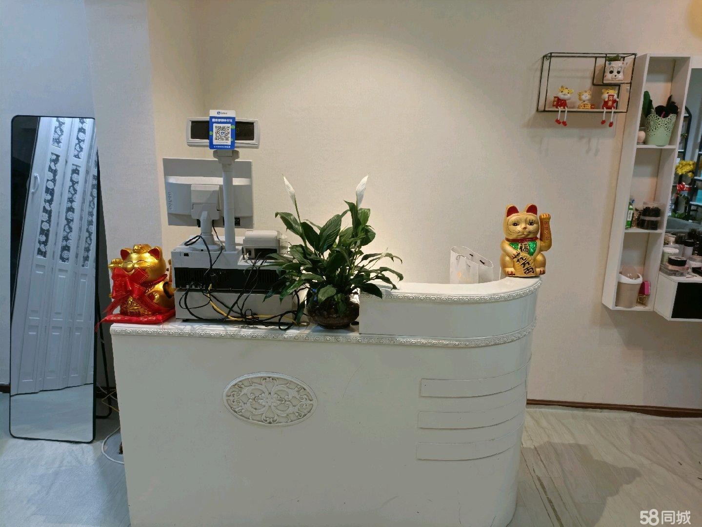 (转让)房子在小区门口，面积大,新装修,设备齐全，接手可营业