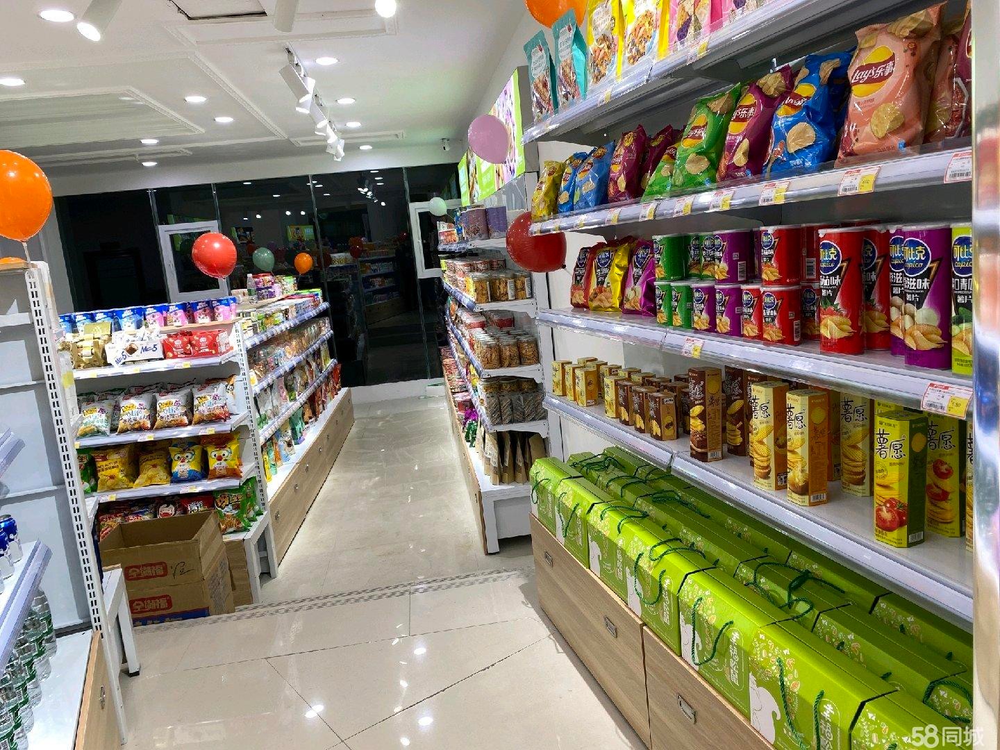 (转让)幸福松鼠休闲零食店面精装物件齐全后面有隔间有厕所