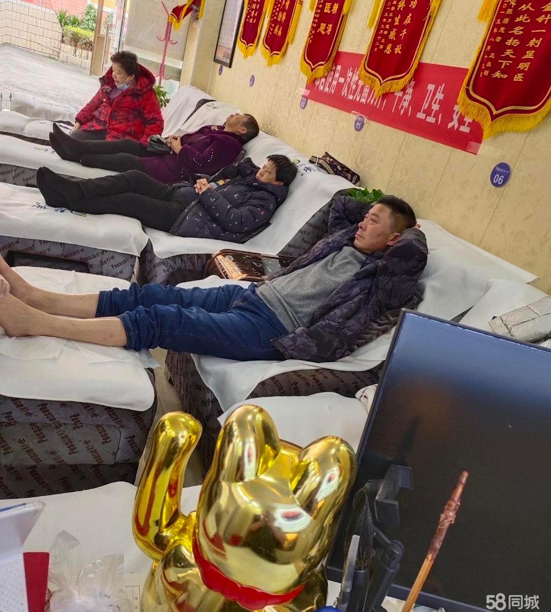 (转让)内部楼上楼下140个平方，三个房间，门面大厅，