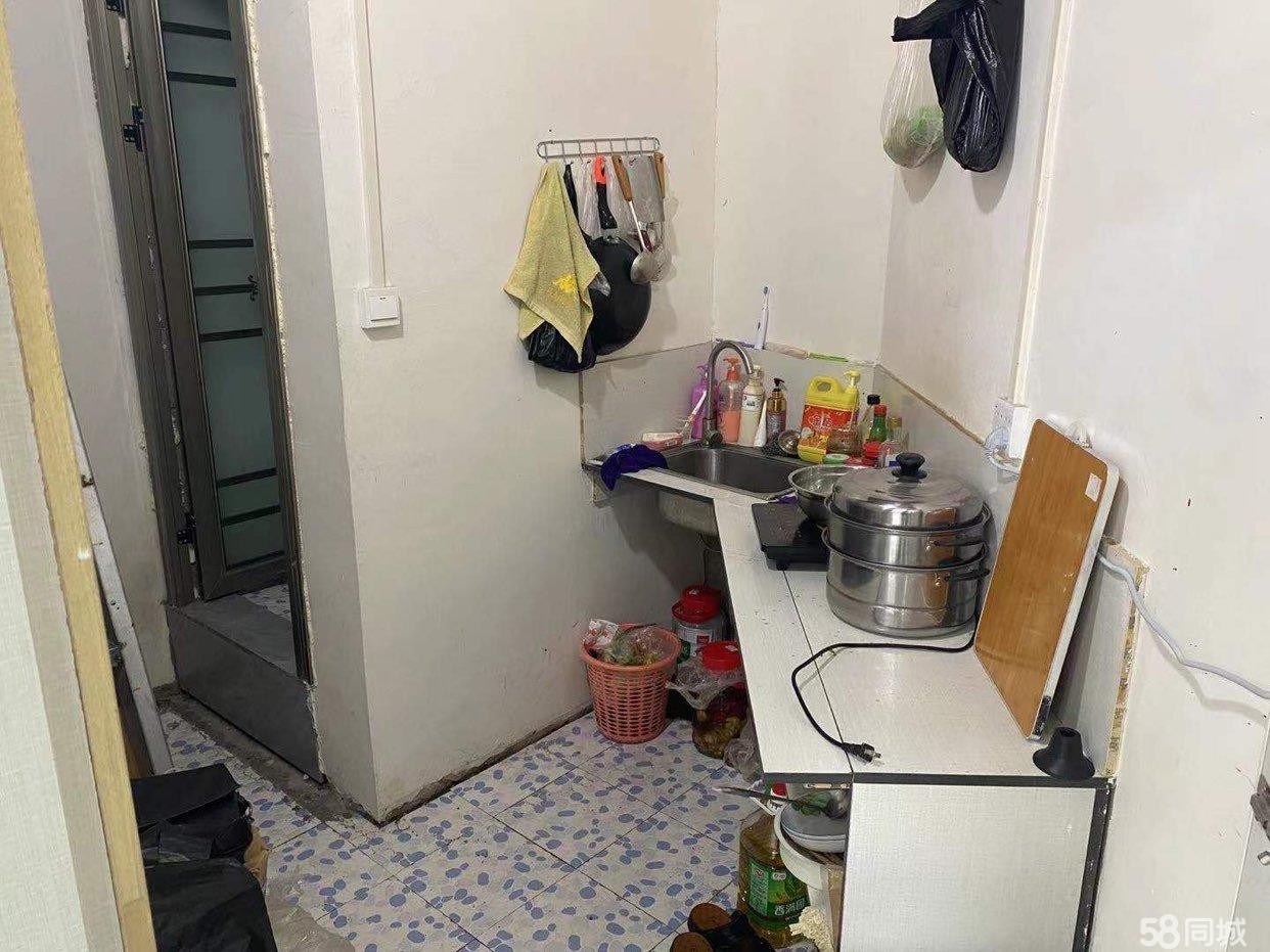 (转让)急转门面有隔层人门口停车方便不要钱
