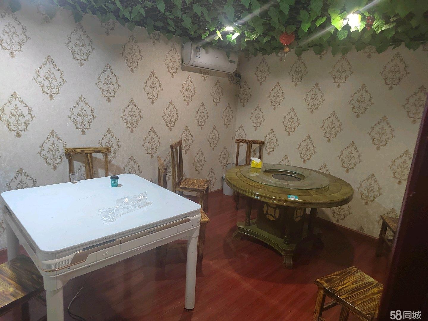 (转让)两个门面，90平，楼上有三个包间和两个小库房