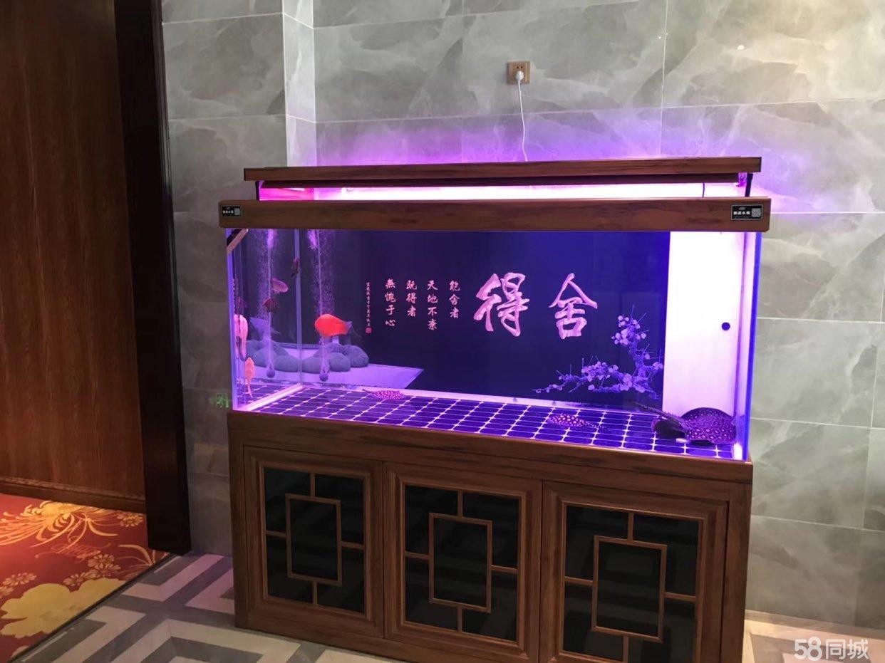 (转让)当街门面，进深很长，有31间客房，员工管理团队都全部齐全。