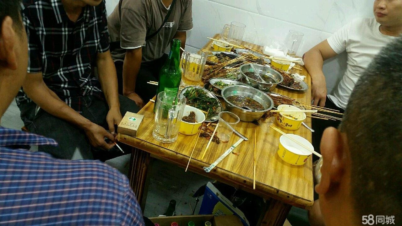 (转让)地理位置好，周围小区多，适合于餐饮，理