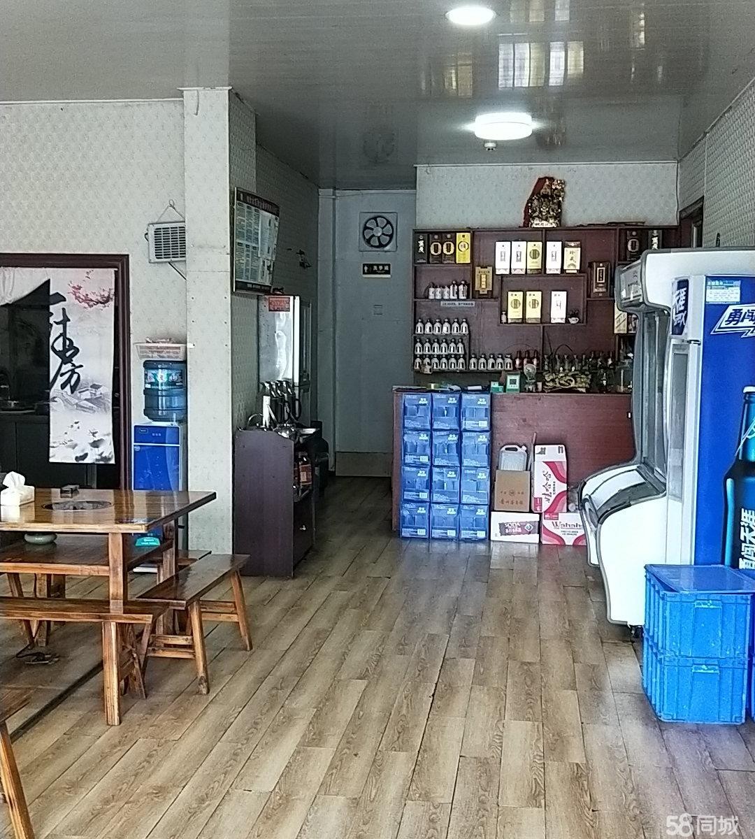 (转让)营业中的餐饮店转让，停车方便。有固定客源。接手可直接经营。