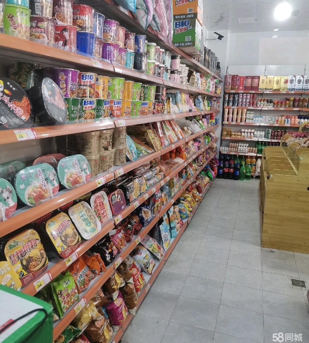 (转让)夜宵街位置，人流量大，门口外摆区有近五十个平方